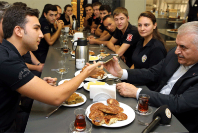 Yıldırım polis memuru için telefonda kız istedi