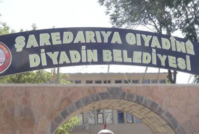 Bakan talimat verdi, tabela yerine kondu