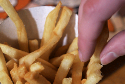 Polisin patatesini yeyince tutuklandı