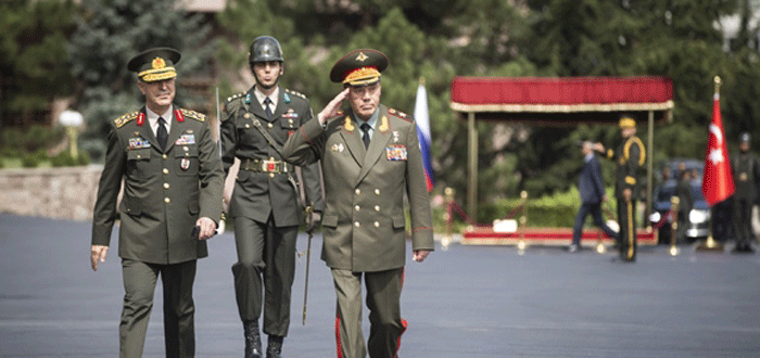 Akar ile Rus mevkidaşı bir araya geldi