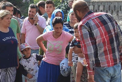 Evde yangını çıkardığı iddiasıyla oğlunu dövmeye kalktı