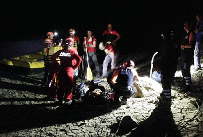 Bursa’da bataklığa saplanan köpeğe kurtarma operasyonu