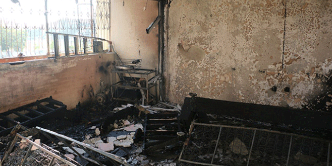 Elektrik kontağından çıkan yangında ev kül oldu