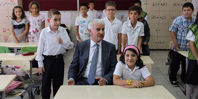 ‘Demokrasiye sahip çıkan nesiller yetiştirmeliyiz’