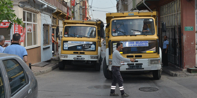 Çöp evden 2 kamyon çöp çıktı