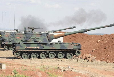 IŞİD mevzisi obüslerle vuruluyor