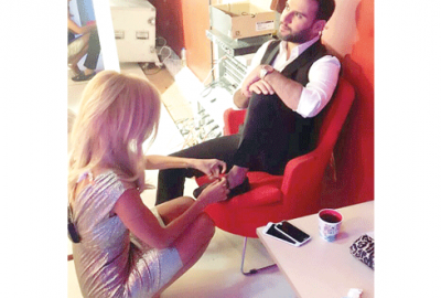 Ayaykabısını Çağla’ya bağlattı