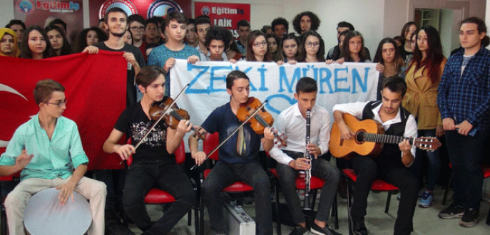 Öğrencilerden müzikli protesto