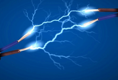 Hırsızlık için geldiği fabrikada akıma kapıldı