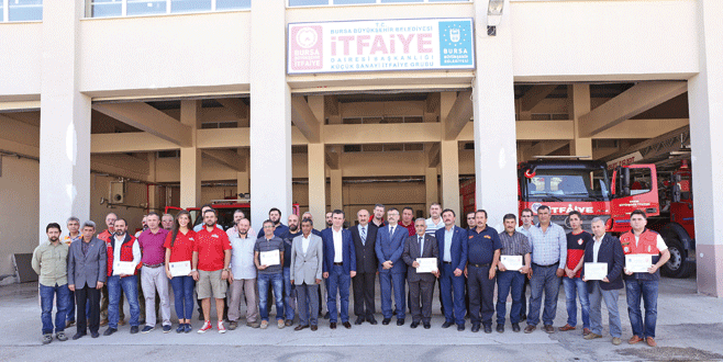 Gönüllü itfaiyeciler sertifikalarına kavuştu