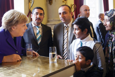 Türk aileyi ziyaret etti