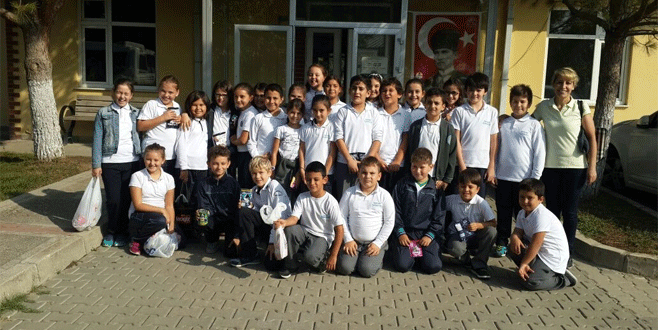 Okul harçlıklarını hayvanlar için harcadılar