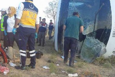 Düğün yolunda kaza: 6’sı ağır, 26 yaralı