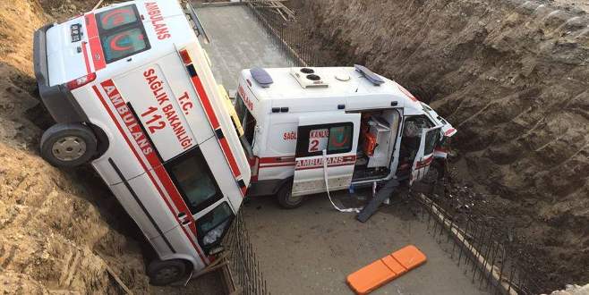 İki ambulans kaza yaptı:1’i ağır 4 yaralı