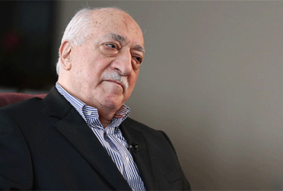 Gülen’in bardağındaki suyu içmek için yarışmışlar