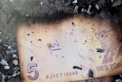 Çalıştığı işyerinden aldığı paraları yaktı