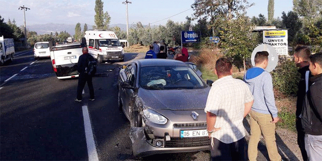 Kaza yapan şahıslar hastanede kavgaya tutuştu
