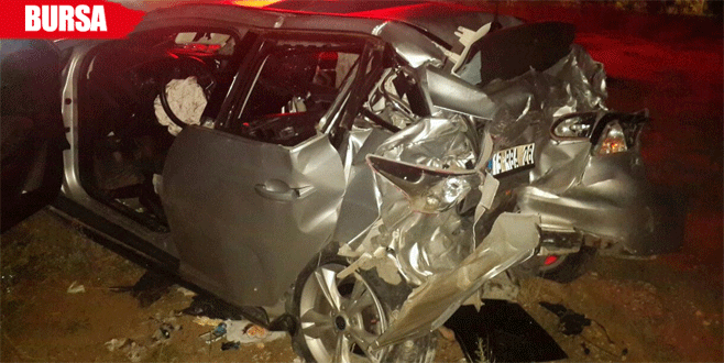 Hurdaya dönen otomobilden sağ çıktı