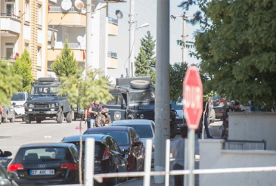 Gaziantep’te yakalanacağını anlayan teröristler kendilerini patlattı: 3 şehit