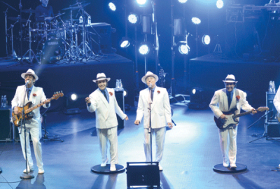 MFÖ sahnede mumyalandı