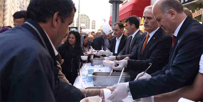 Uzun Çarşı’da ‘aşure’ geleneği