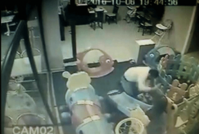 2,5 yaşındaki çocuğa şiddet kamerada