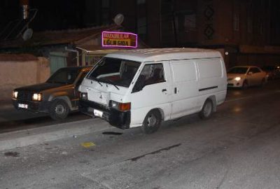 Otomobil mendil satan kardeşlere çarptı: 1 ölü, 2 yaralı