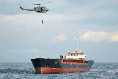 Sürüklenen gemideki mürettebat helikopterle kurtarıldı