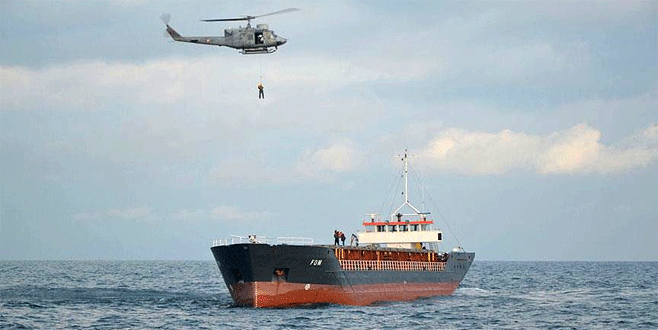 Sürüklenen gemideki mürettebat helikopterle kurtarıldı