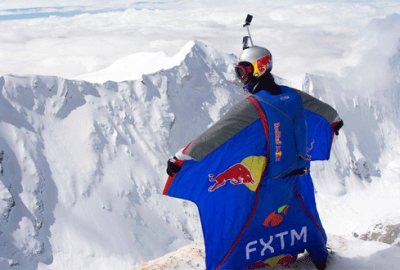 7 bin 700 metreden atlayarak rekor kırdı