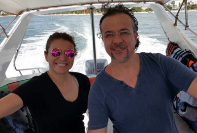 Tartıştığı eşini, üzerine benzin dökerek ateşe vermiş