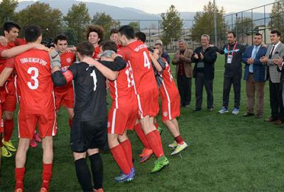 Dündar, U-19 Gençler finalini tribünlerden izledi