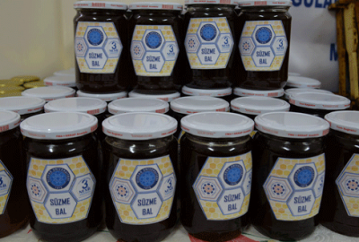 Üniversiteli arıların ürünleri satışa sunuldu