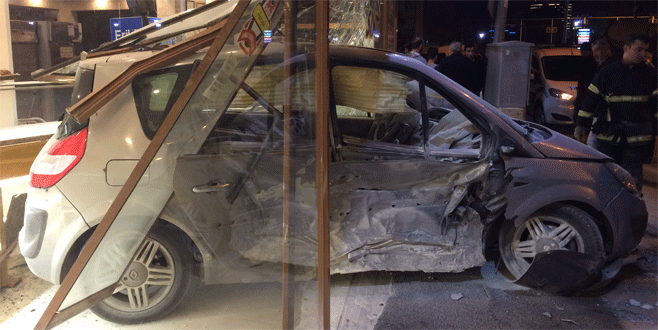 Bursa’da iki otomobil çarpıştı: 12 yaralı