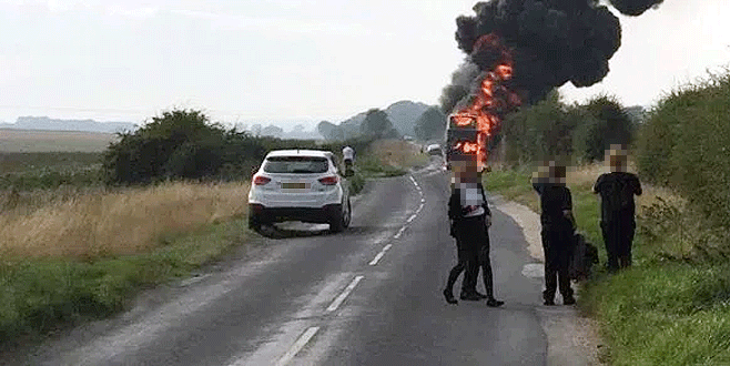 Süt tankeri otobüse çarptı: 20 ölü