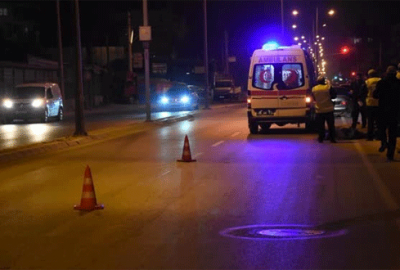 Yolda otururken aracın çarptığı kişi öldü