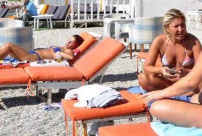 Ülke genelinde serin hava etkili olurken Bodrum'daki Kumbahçe sahilinde tatil