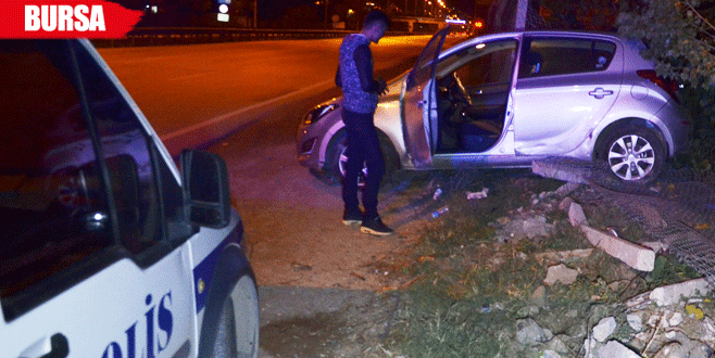 Çaldıkları araçla kaza yapıp kaçtılar