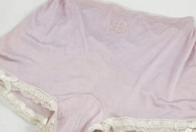 Hitler’in eşinin iç çamaşırı açık artırmada satıldı