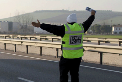 Gelin aracının plakasını kapatan damada para cezası