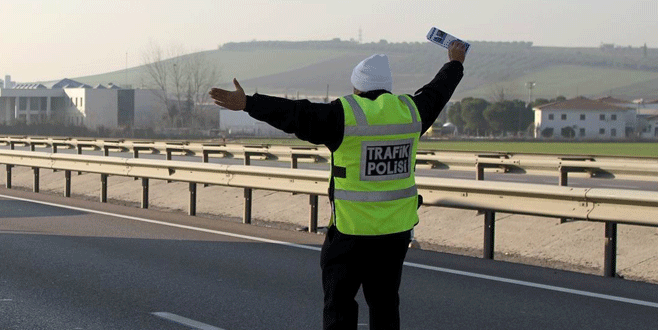 Gelin aracının plakasını kapatan damada para cezası