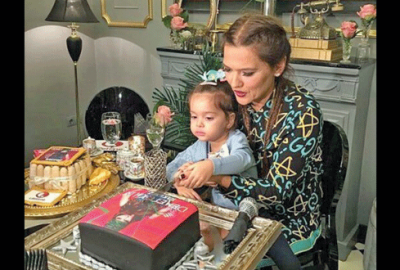 Yeni albümünü kızıyla kutladı