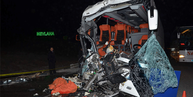 Otobüs, TIR’a arkadan çarptı: 1 ölü 29 yaralı