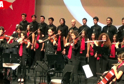Lise öğrencileri Atatürk’ün sevdiği şarkıları seslendirdi