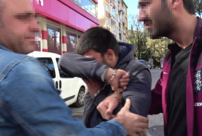 Kapkaççıyı mahalleli yakaladı, polis linçten kurtardı