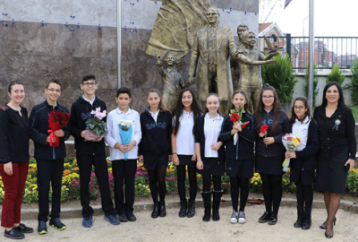 Öncü Okulları’na Atatürk anıtı