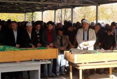 Kazada ölen kuzenler toprağa verildi