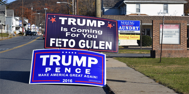 Pensilvanya’da ‘Trump senin için geliyor FETO Gülen’ pankartı