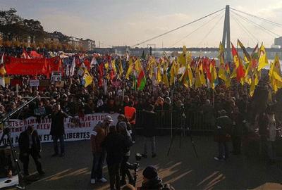 Almanya’da PKK yandaşları polise saldırdı