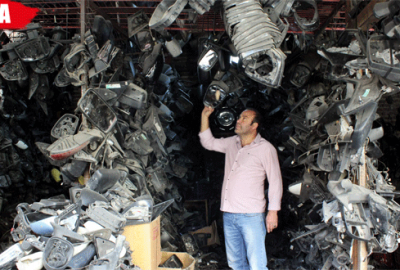 Aracının aynasını yaptıramadı, koleksiyoner oldu